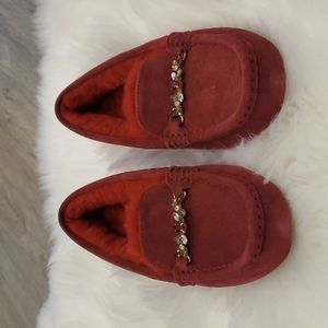 NIB Ugg Ansley Charm Gem Kiss (wine red)